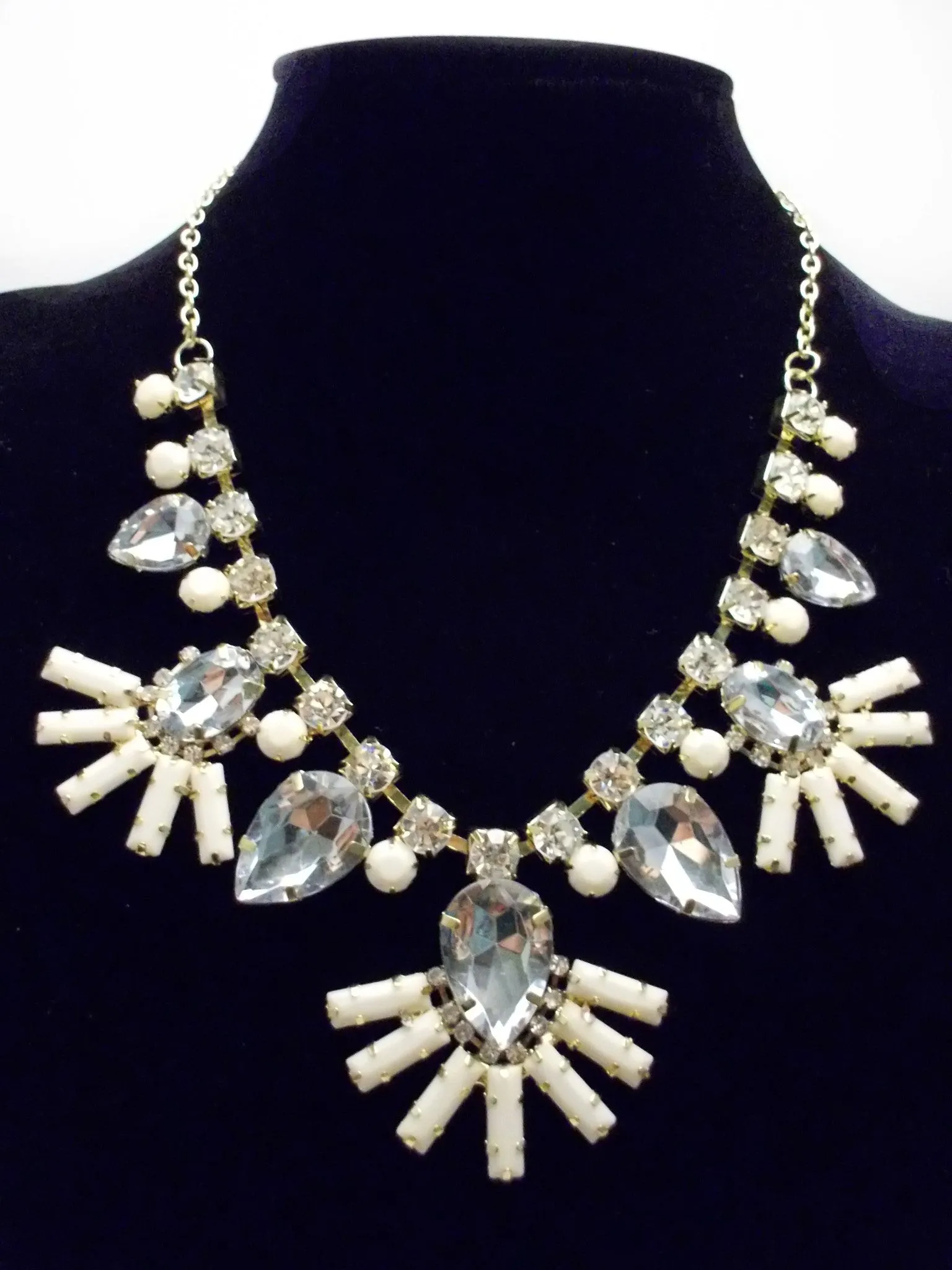 Crystal Fan Statement Necklace- Ivory