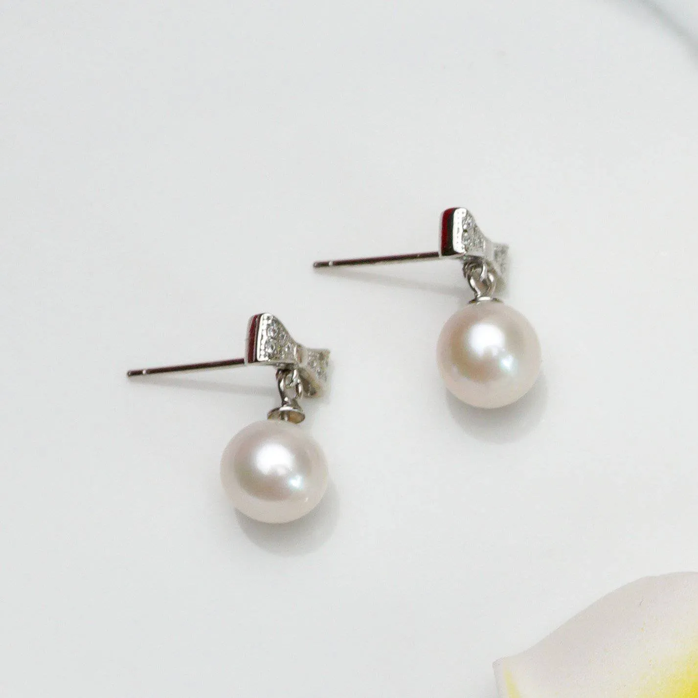 Elegant Freshwater Pearl Earrings WE00062