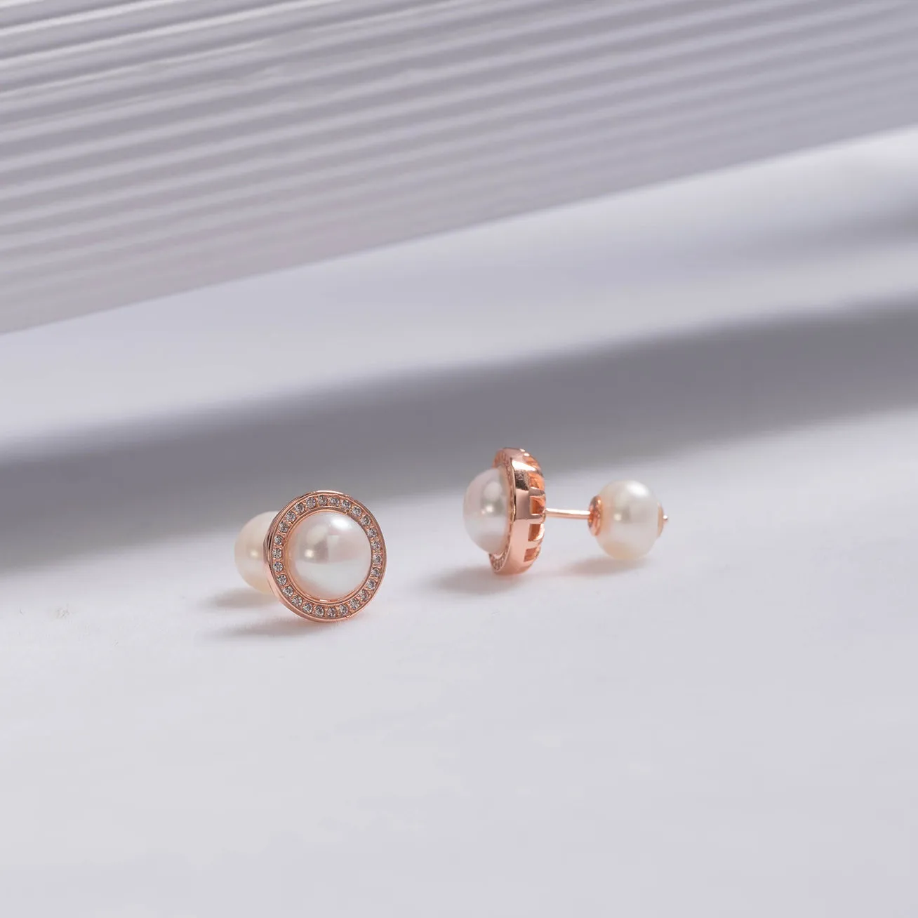 Elegant Freshwater Pearl Earrings WE00546