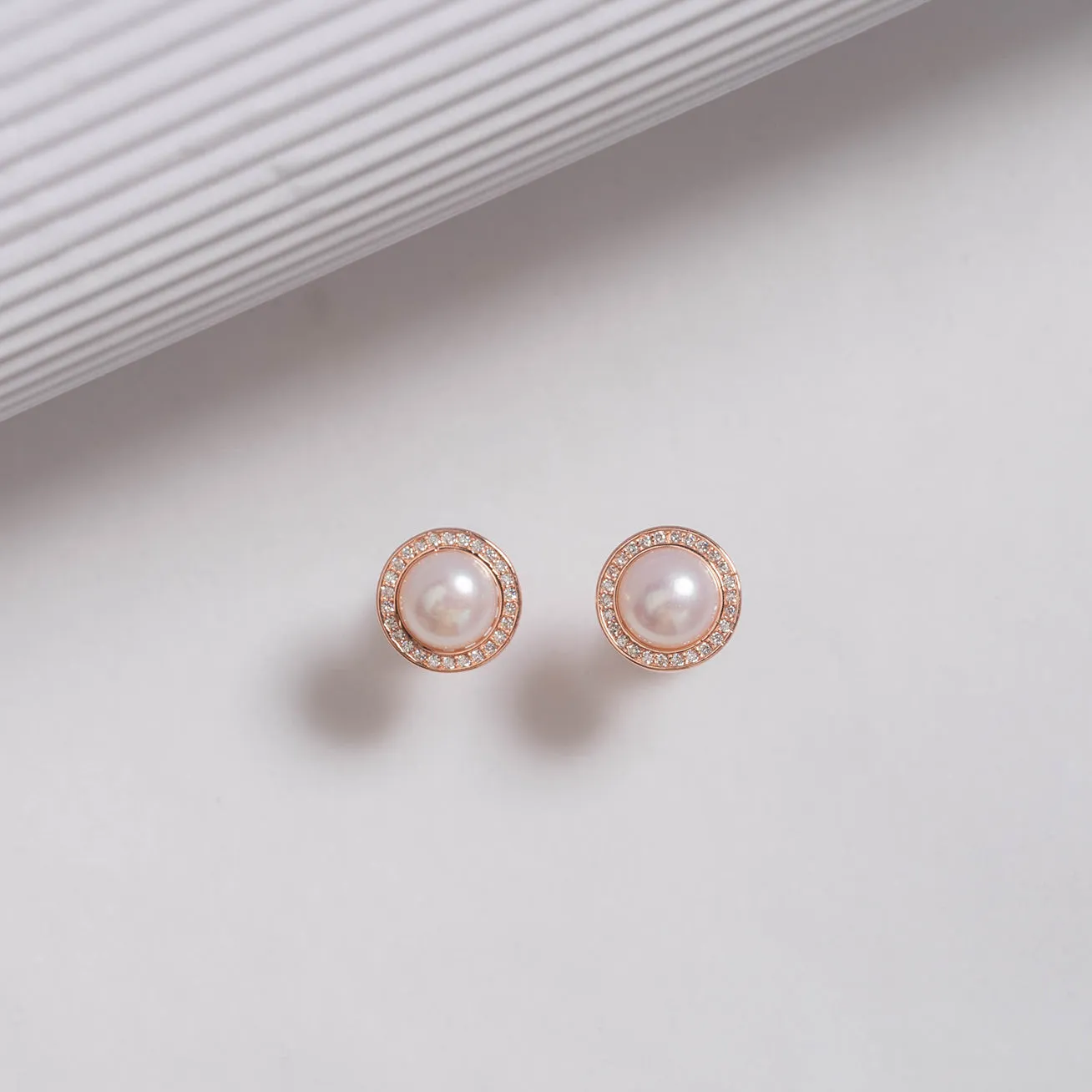 Elegant Freshwater Pearl Earrings WE00546