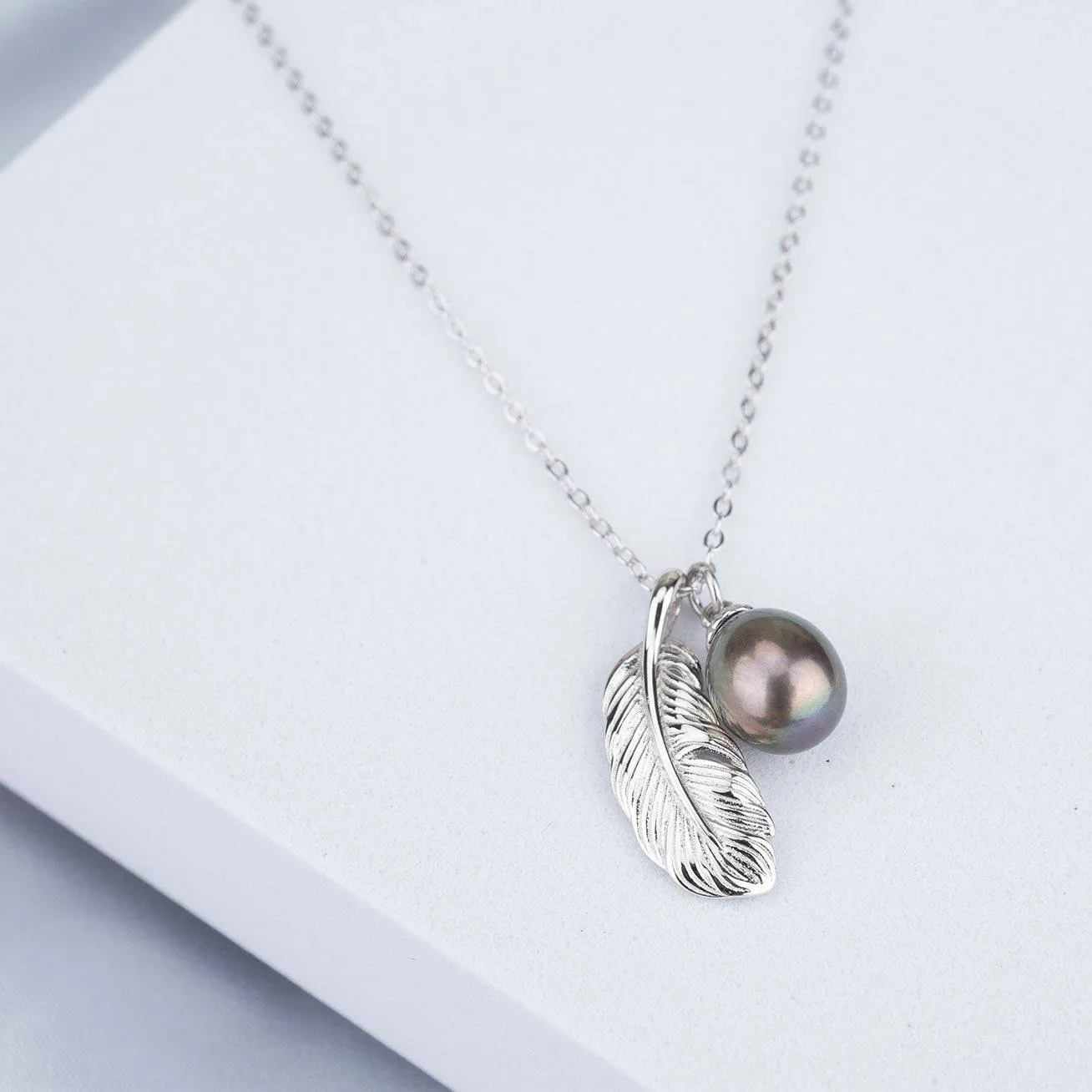 Elegant Freshwater Pearl Necklace WN00122