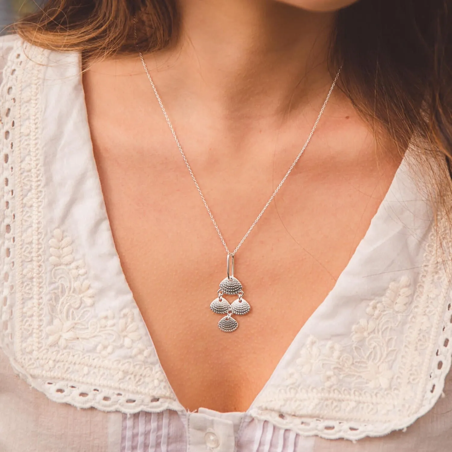 Pretty Scallop Shell Drop Necklace