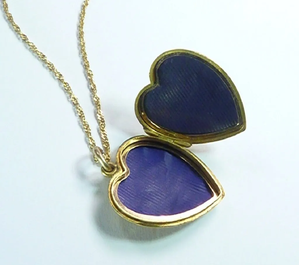 Romantic Edwardian Fully Hallmarked Gold Heart Shaped Locket 1906 With Necklace