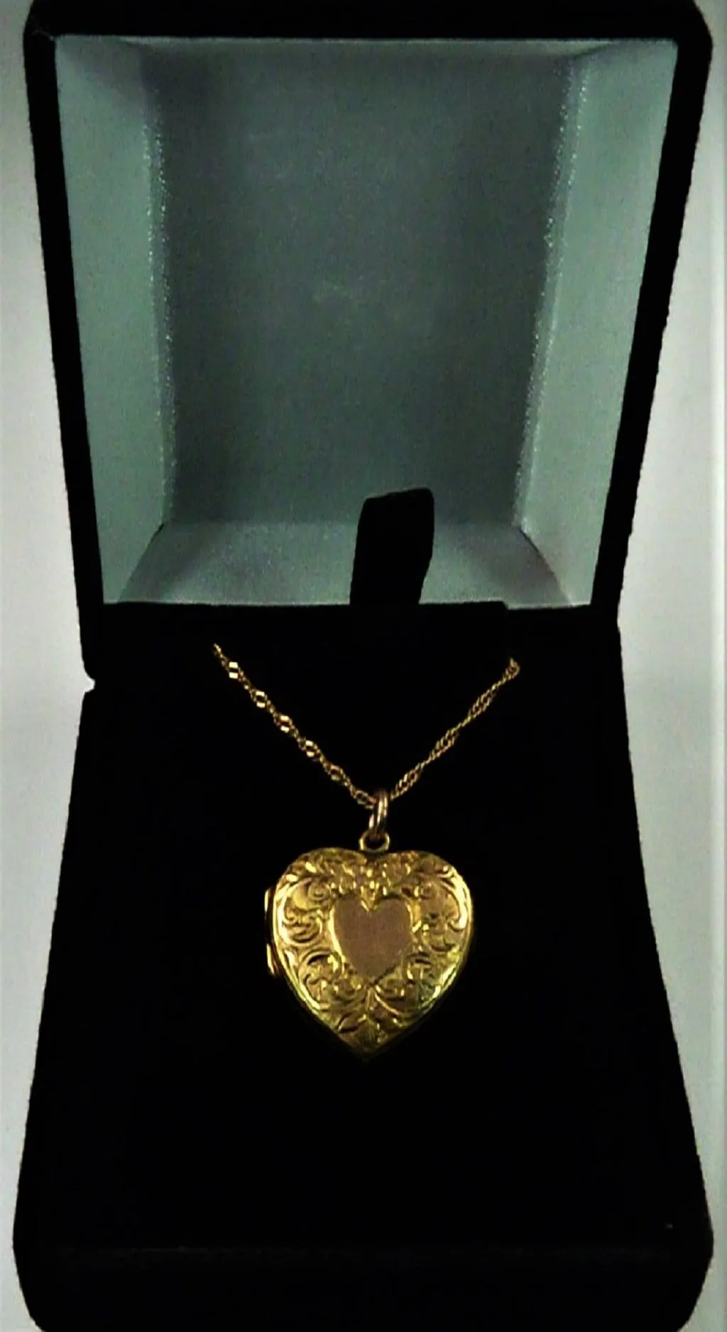 Romantic Edwardian Fully Hallmarked Gold Heart Shaped Locket 1906 With Necklace