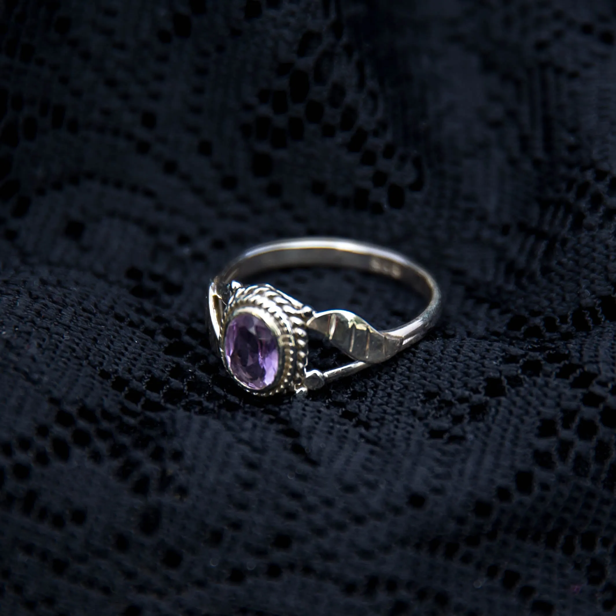 Simple Leaf Ring - Silver - Amethyst