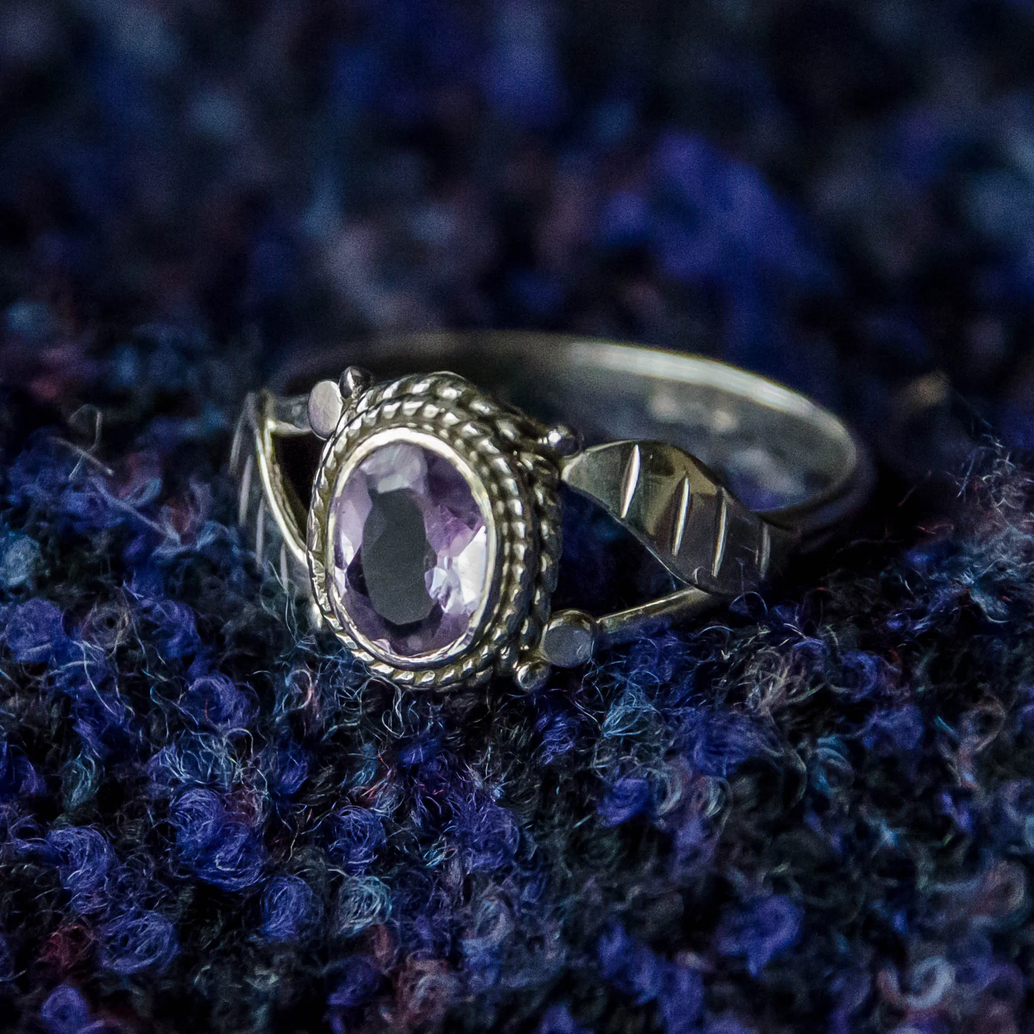 Simple Leaf Ring - Silver - Amethyst