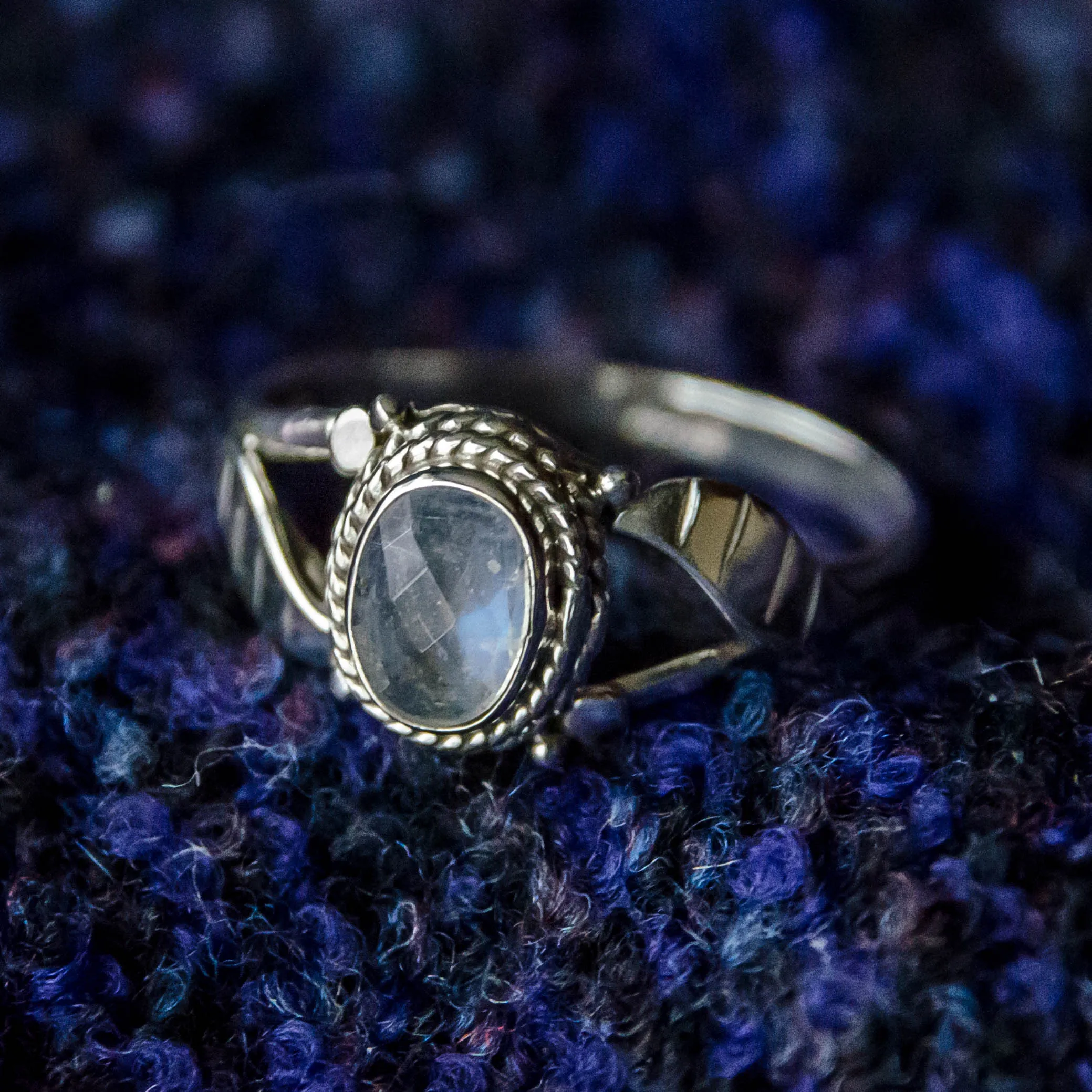 Simple Leaf Ring - Silver - Moonstone