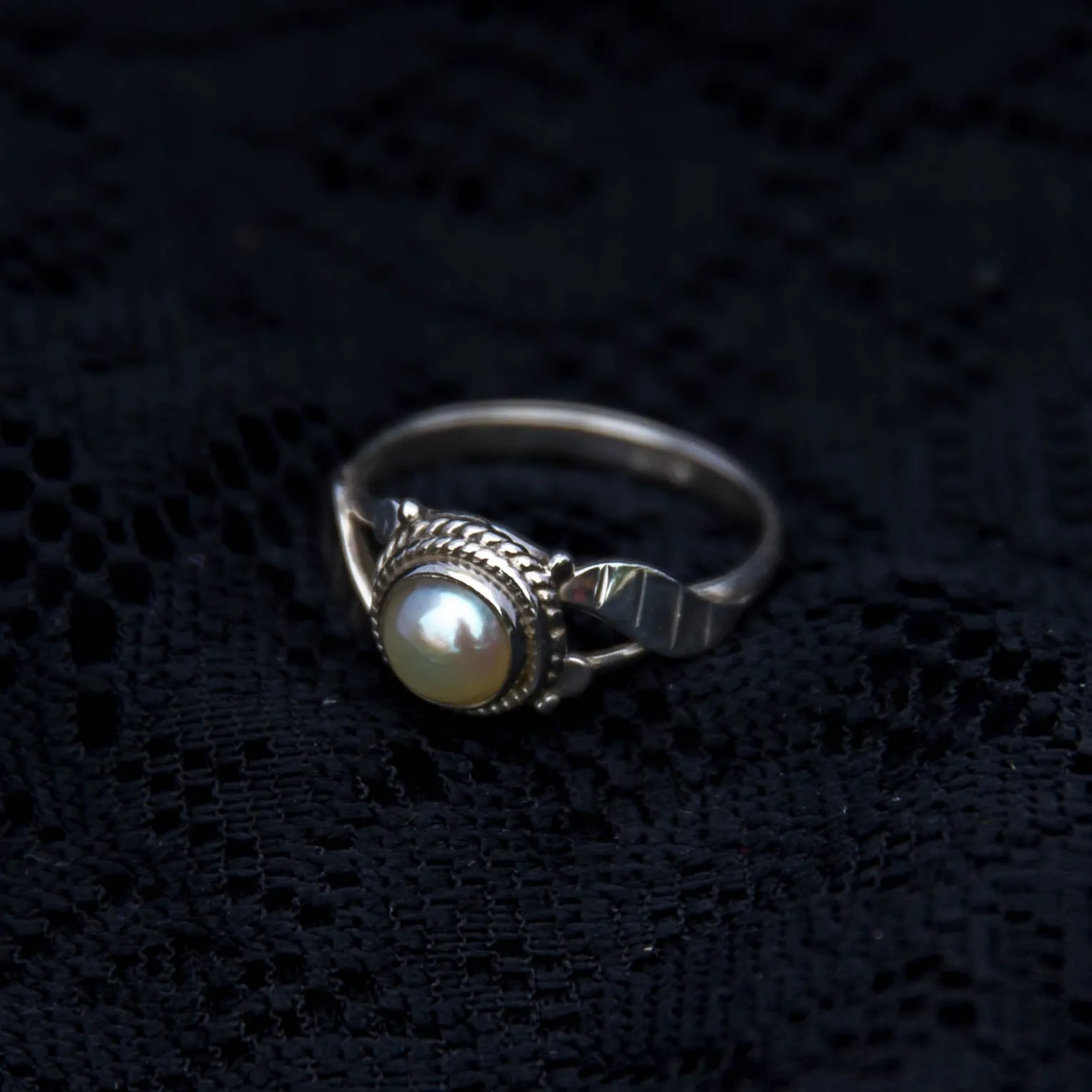 Simple Leaf Ring - Silver - Pearl