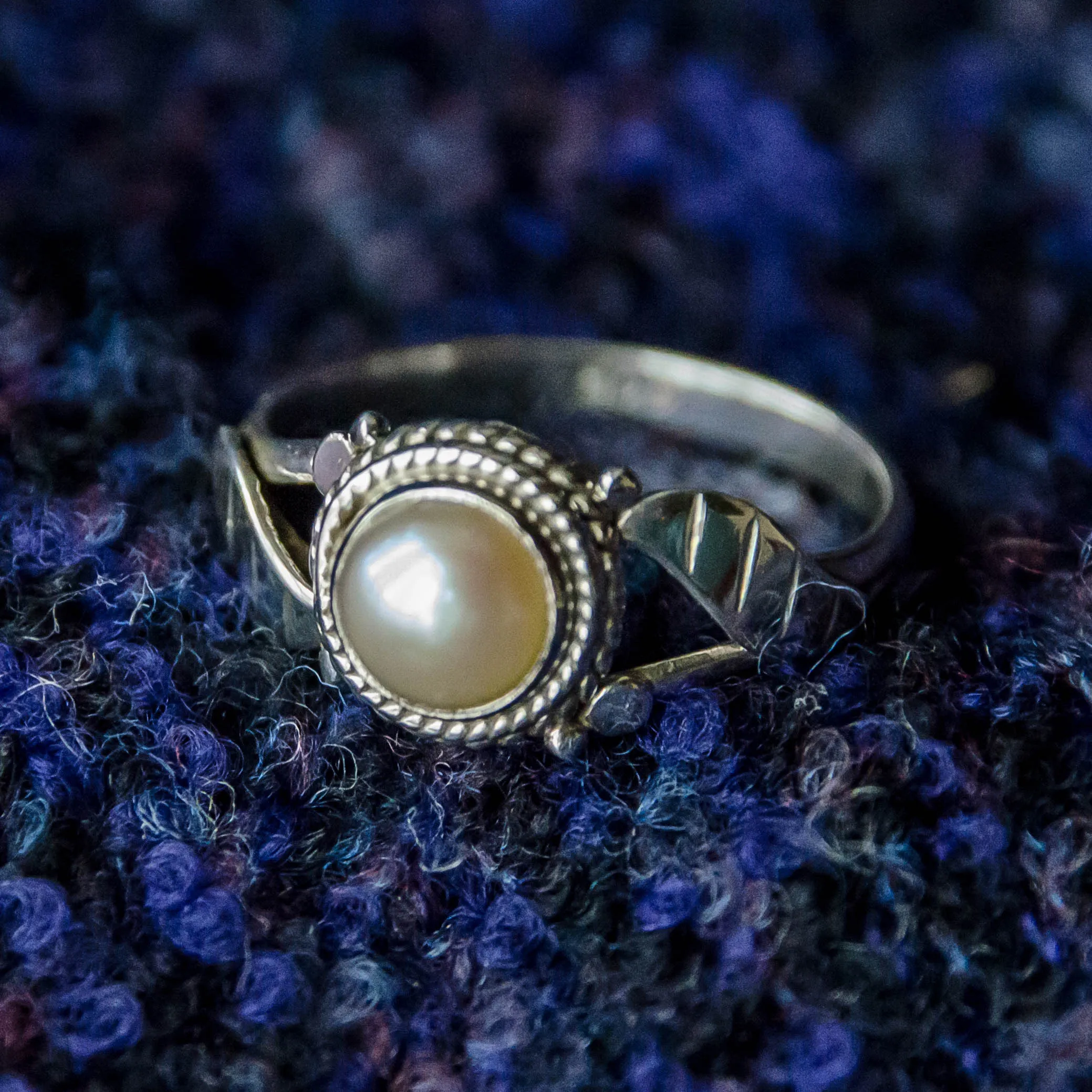 Simple Leaf Ring - Silver - Pearl